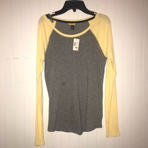 cute & cozy yellow baseball tee!!